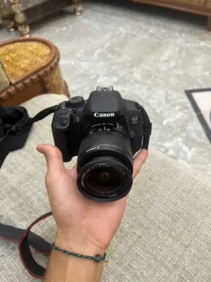 كامرة كانون D700 EOS