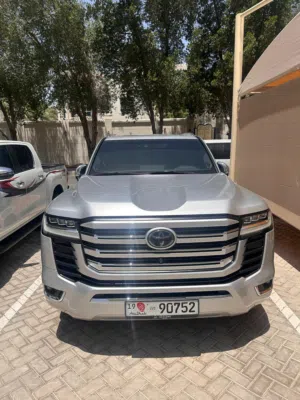 Toyota Land Cruiser VXR 2022 twin turbo / استيشن لاند كروزر 2022