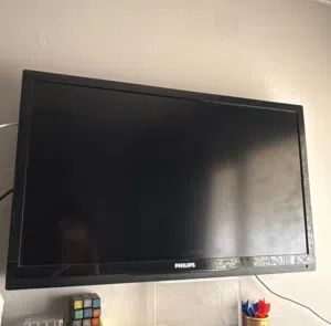 Philips 40” TV – Working Perfectly – Wires Included – Cheap