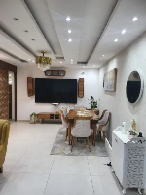 شقه لقطه مساحه 200 متر مفروشه