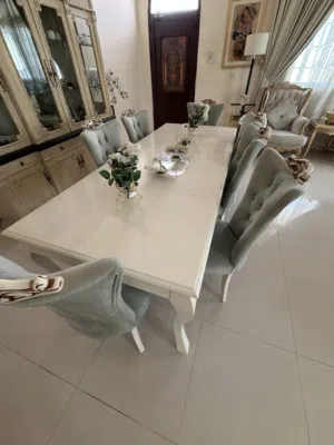 طاولة طعام للبيع