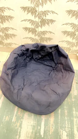 مقعد بف لون كحلي بحاله جديده للبيع