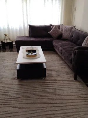 طاولة وسط و طالولة تلفزيون بحاله ممتازه و سعر مناسب