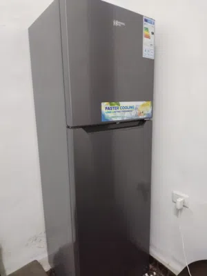 ثلاجة وغاز للبيع