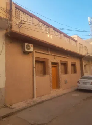 لدينا منزل البيع مفروش جزئيا صيانه حديته مكان قرجي قرب مصحه الفردوس شارع هادي وملك مقدس شارع واسع