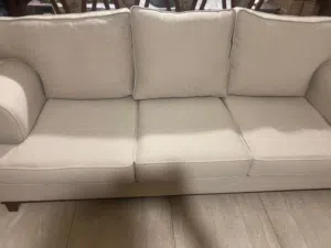 طقم كنب 7 مقاعد بحالة الوكاله لم يستخدم كثيرا