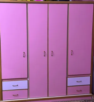 خزانة مع تختين وتسريحه
