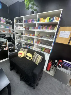 محل للبيع شيشه الكترونيه