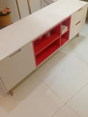 طاولة تلفزيون