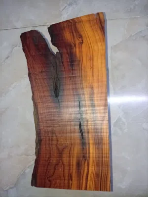 طاوله من خشب العتم العماني