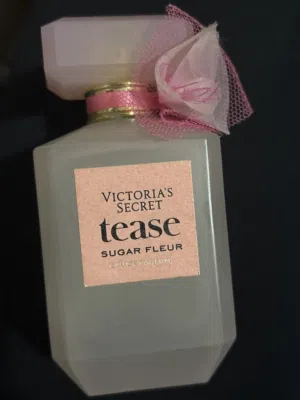 عطر فكتوريا سيكريت جديد لسا مش مستخدم غير كم رشه