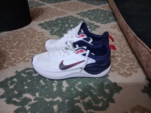 أحذية رياضية