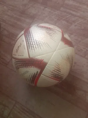 كرة كأس العالم فيفا قطر 2022 الأصلية من قطر جاي الكرة ولا خدشة شريتها ب 50 دينار من قطر  مطلوب 25