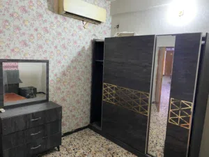 شقه ال يجار العباسيه خلف شركه اسيا سيل غرفتين وصاله ومطبخ وصحيات موثثه باب خارجي معزول شقه أرضية