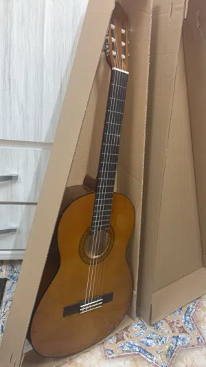 Classic style yamaha C40