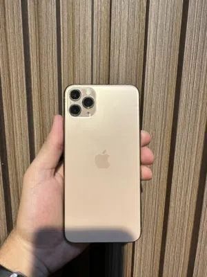 iPhone 11 Pro Max 256g بحالة ممتازة كفالة استرداد نقدي نظيف جداً مع هديه كفر و لزقه و شاحن