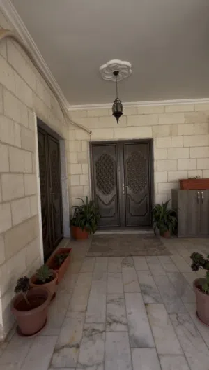 210 m2 4 Bedrooms Townhouse for Sale in Zarqa Birayn