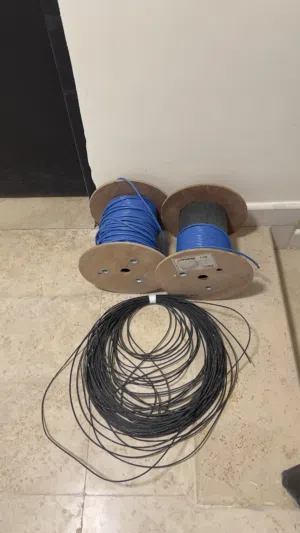 سلك ايثرنت Cat6 والياف ضوئية