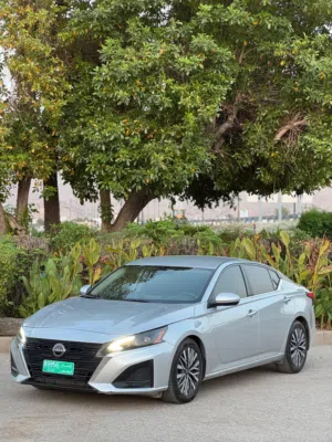 Used Nissan Altima in Al Dakhiliya