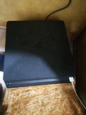سوني فور عادي مع اربع يدات 2اصليه 2 مو اصليه بس بحاله ممتازه ووحده من اليدات فيه مشكله في الاكس لازم