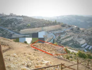 ارض نص دونم الخليل تفوح اسطاس قريبة من مصنع الجنيدي ڤيڤين للمياه المعدنية