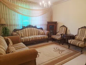 كنب ضيوف بحالة ممتازة