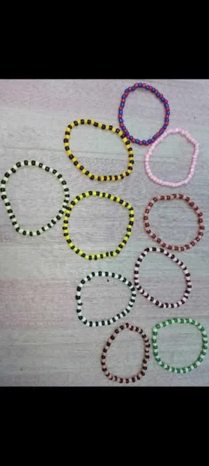 أساور خرز للبيع جديدة و بحالة جيدة