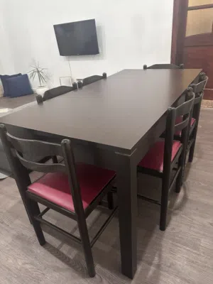 طاولة طعام إيطالية مع ستة كراسي