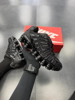 NIKE SHOX SHOES