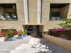 220 m2 3 Bedrooms Apartments for Rent in Amman Abdoun