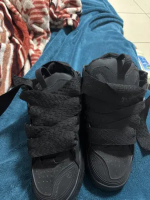 جوتي للبيع مب مستخدم ولا مره                              Shoes for sale, never worn