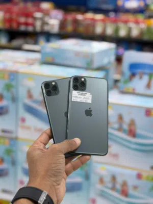 iPhone 11 Pro max -256 GB - Satisfactory phone available in store