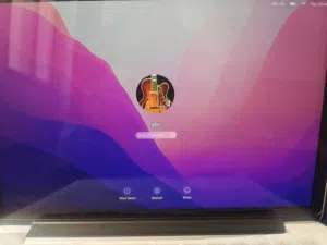للبيع ماك بوك برو الشاشه 13.3