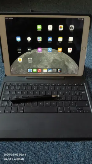 Apple iPad Pro 10.5-inch 256GB with Keyboard & Pencil  Excellent Condition