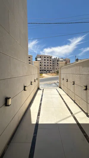 شقق مميزة جدًا للبيع / شارع المطار خلف مدارس العالمية بدون عمولة