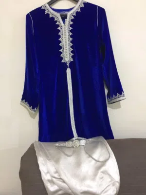 طقم مغربي بنطلون+ قفطان+ حزام جديد ومرتب وقماشة ممتازة بتقدري تلبسي القعطة الفوق على جينز كمان