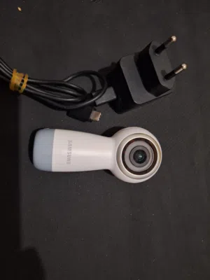 كاميرا  Samsung Gear 360 (موديل 2017) وتتميز بقدرتها على تصوير الفيديو بدقة 4K بزاوية 360 اقرء الوصف