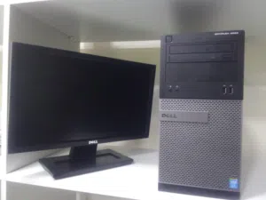 Full setup 370 Qr   Dell computer  Core i3 processor  8 GB RAM  750 GB hard disk  Windows 10 Pro