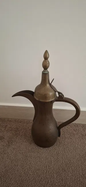 دلة قهوة تراثية قديمة من النحاس (  أنتيك) – قطعة ديكور أصيلة