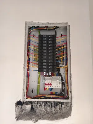 Electrical and plumbing services خدمات الكهرباء والسباكة