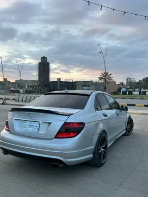 مرسيدسC300 2011 السيارة ما شاء الله تعتبر سيارة صفير الهيكل نضيفة مرايا سيارة ماشية 255,000 كيلو