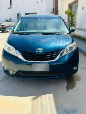 Used Toyota Sienna in Tripoli