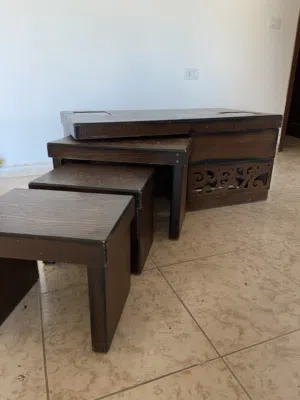 طاولة وسط مع 3 طاولات سيرفس + بوفيه للبيع