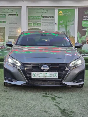 نيسان التيما فئه SL وارد أمريكي بحادث جداً بسيط وممشى قليل لاتفوت الفرصه وبادر با الحجز.............