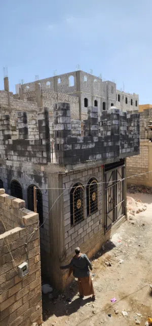 بيت للبيع في جدر خلف سوق جدر قريب من الخط الرئيسي شارع خمسه لشارع نابذ لشارع الثلاثين معمد جاهز