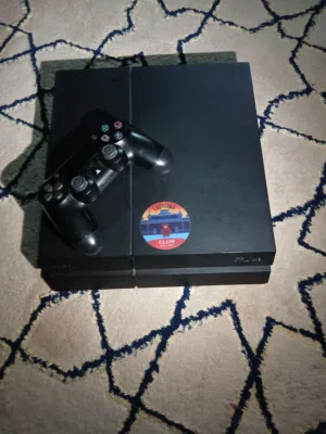 بلايستيشن 4 جيد مع قير و واير طاقة