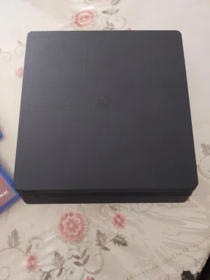 ps4 on sale  4 games spiderman  fifa 19 fc24 ratchet clank  and two controller  this ps4 is in good