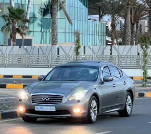 انفنتي M37 2011 .طرف واحد .فل اوبشن كامل .جمرك كيف واصلة