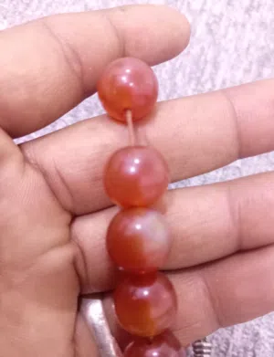 سبحه عقيق مشمشي قديمه جدا ثقيله وحبه كبيره ثلث مجزعه قديمه جدا
