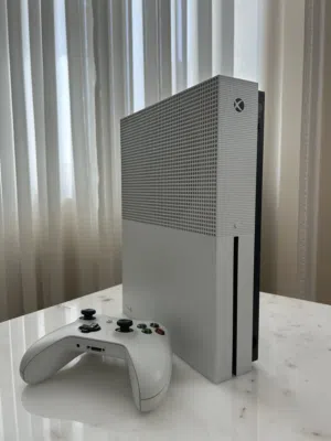 XBOX ONE S 1B Good condition (used)